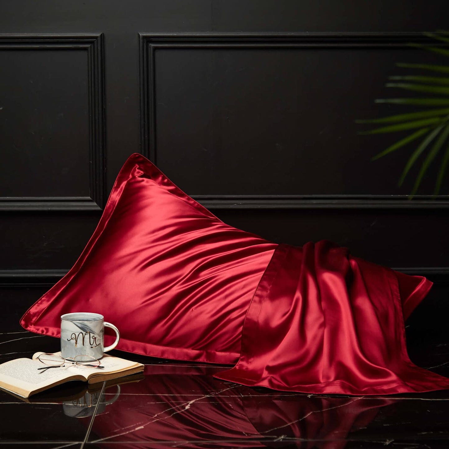 Taie d'oreiller en soie avec volant plat, dessous lyocell coloris rouge