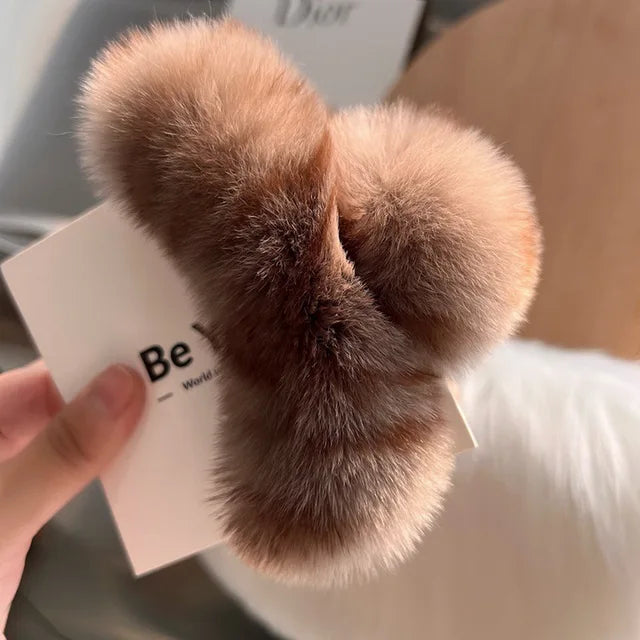 Pince à cheveux en fausse fourrure